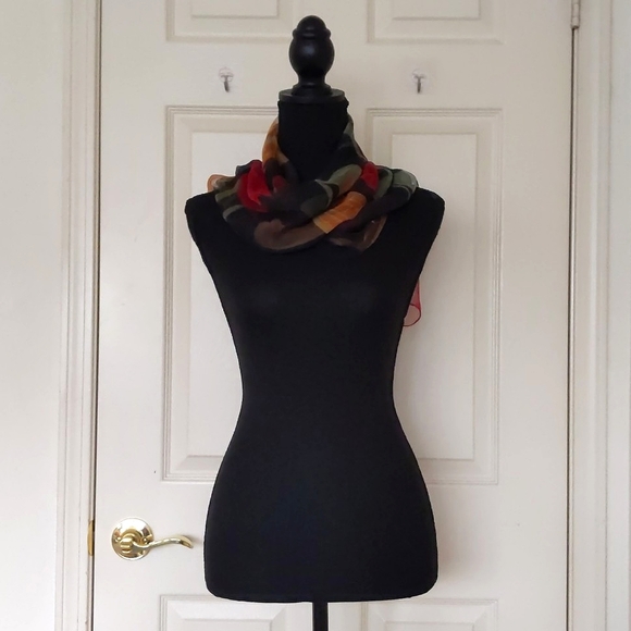 100% Mulbury Silk Scarf with multicolor Floral Patterns. - Picture 5 of 5